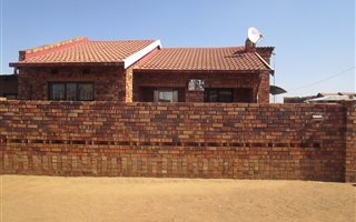 2 Bedroom House in Thulani