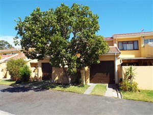 3 Bed Duplex in Bracken Heights