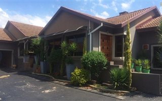 4 Bedroom House in Hayfields