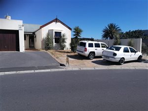 3 Bedroom Townhouse in Parklands