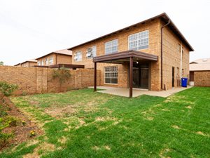 4 Bed Townhouse in Hazeldean (Silverlakes Surroundings)