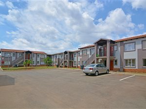 3 Bed Apartment in Protea Glen