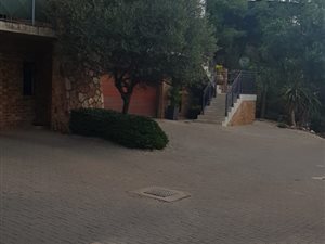 3 Bed Townhouse in Rietondale