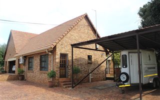 1.1 ha Farm in Benoni AH