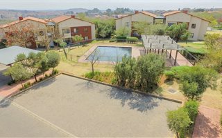 1 Bedroom Apartment in Jackal Creek Golf Estate