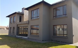4 Bedroom House in Aerorand