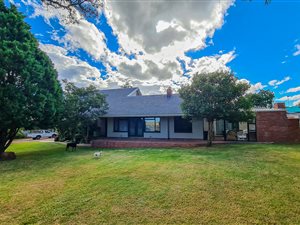 4 Bed House in Hill Sixty