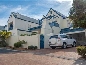 3 Bedroom House in Somerset West Central