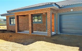 3 Bedroom Duet in Stilbaai