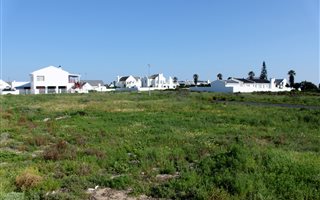 607 m² Land available in Golden Mile