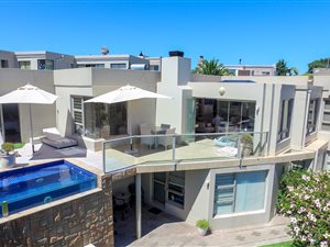 6 Bed House in Langebaan Central