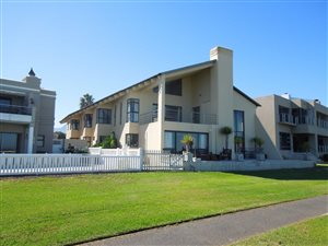 4 Bed House in Greenways