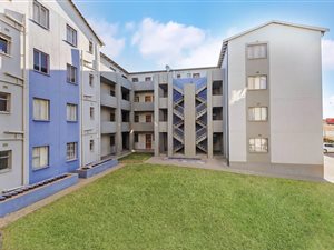2 Bed Apartment in Roodepoort Central