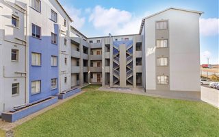 2 Bedroom Apartment in Roodepoort Central