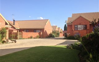 3 Bedroom Simplex in Miederpark