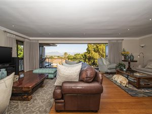 6 Bed House in Everglen