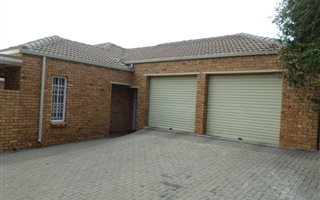 3 Bedroom Simplex in Ruimsig