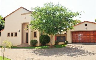 3 Bedroom Apartment in Baileys Muckleneuk