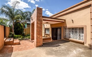 3 Bedroom House in Nelindia