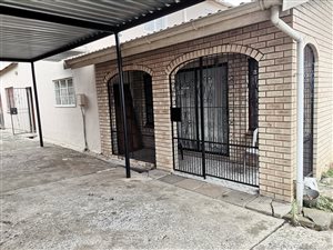 5 Bed House in Bombay Heights
