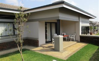 1 Bedroom Townhouse in Zesfontein AH
