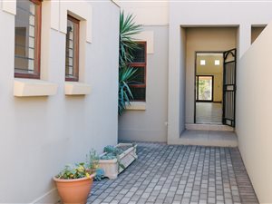 3 Bed Townhouse in Rietvlei Heights Country Estate
