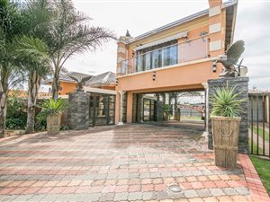 4 Bed House in Eldorado Park