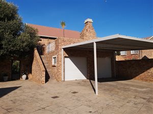 2 Bed Flat in Rietvalleirand