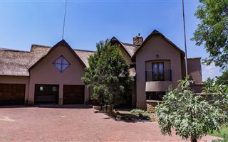 4 Bedroom House in Leeuwfontein