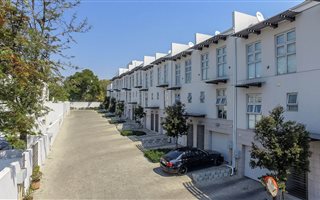2 Bedroom Apartment in Bryanston