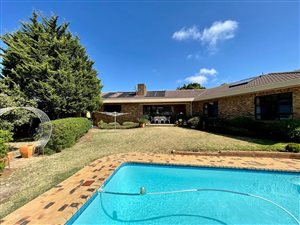 4 Bed House in Protea Valley