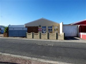 4 Bed House in Strandfontein