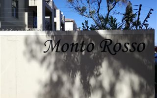 2 Bedroom Apartment in Vredekloof Heights