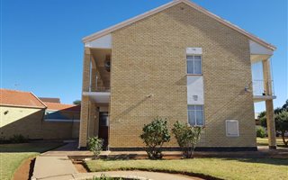 5 Bedroom House in Gemdene