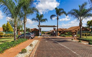 3 Bedroom Townhouse in Die Hoewes