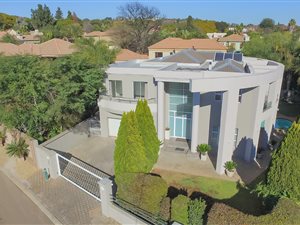 6 Bed House in Bedford Gardens