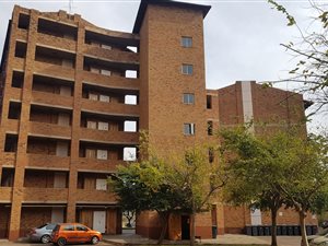 2 Bed Apartment in Zwartkop