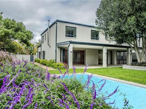 5 Bed House in Constantia Upper