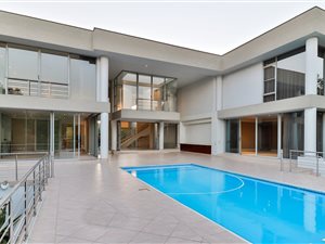 5 Bed House in Bryanston