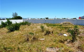 505 m² Land available in Sandbaai