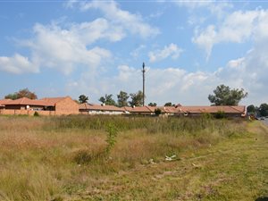 2220 m² Land available in New State Area