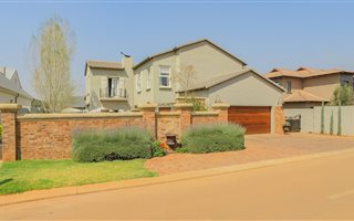 4 Bedroom House in Olympus