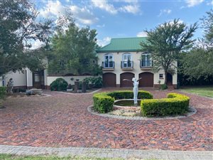 6 Bed House in Pebble Rock
