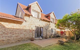 4 Bedroom Townhouse in Willowbrook