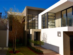 4 Bed House in Waterkloof Ridge