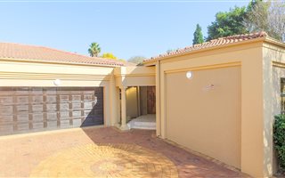 4 Bedroom House in Kensington