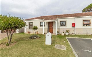 2 Bedroom Townhouse in Gordons Bay Central