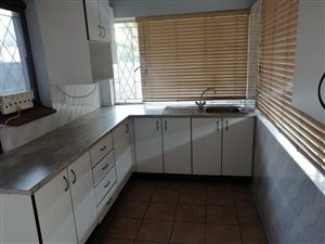 Bachelor apartment in Ashley