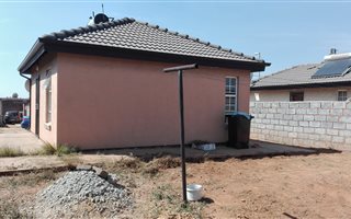 2 Bedroom House in Roodekop