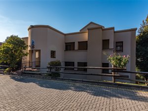 2 Bed Apartment in Constantia Kloof